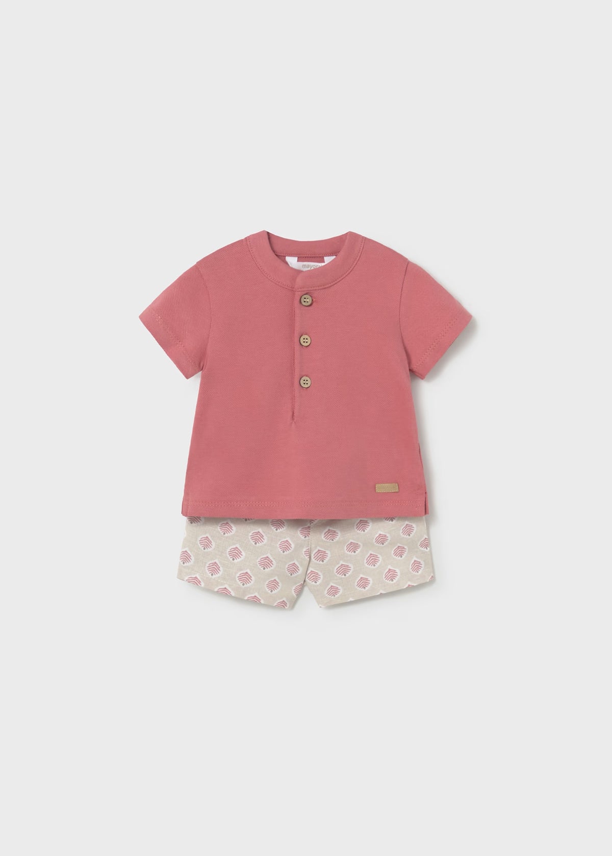 Conjunto pantalón corto estampado y polo