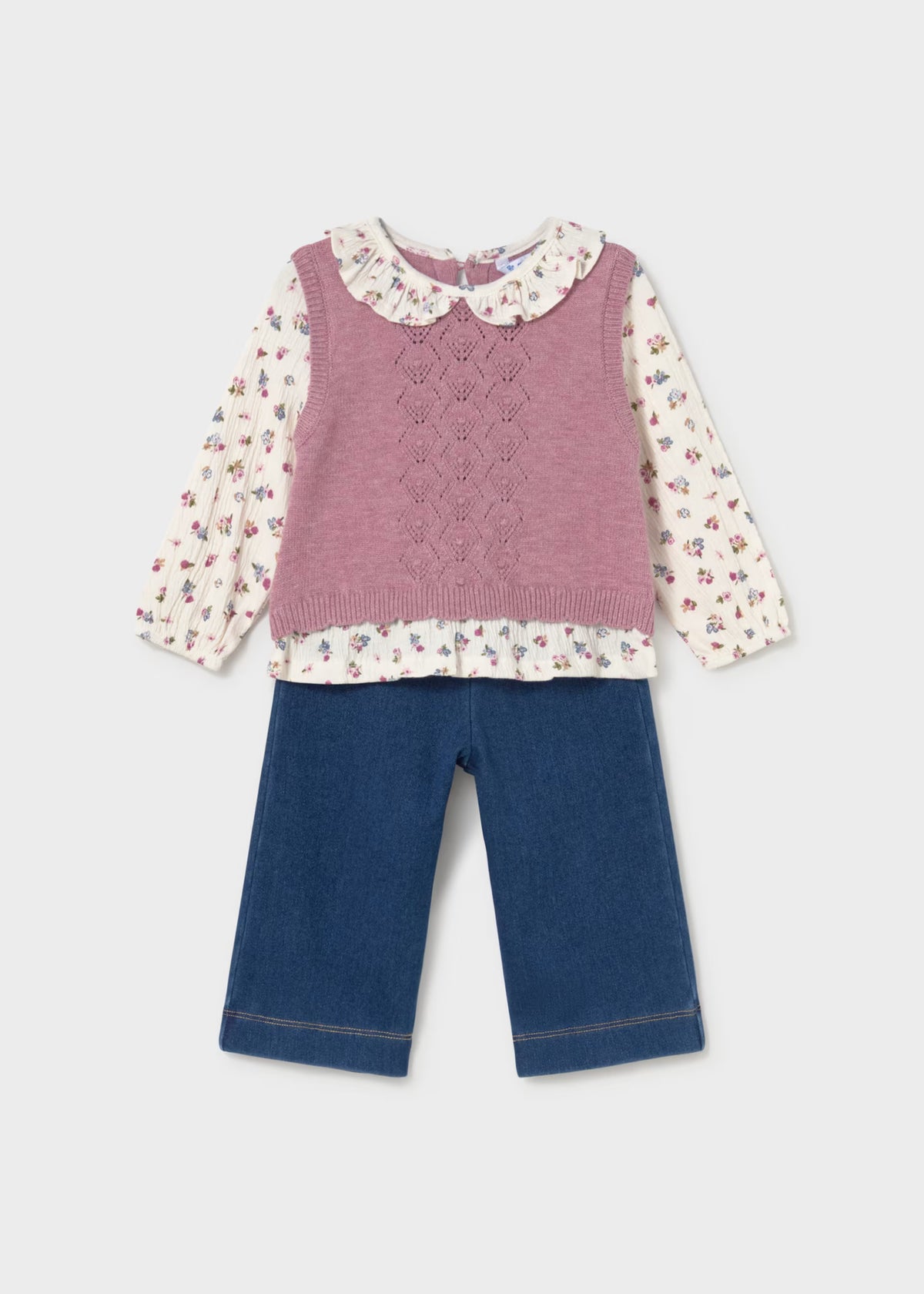 Conjunto pantalón y blusa con chaleco