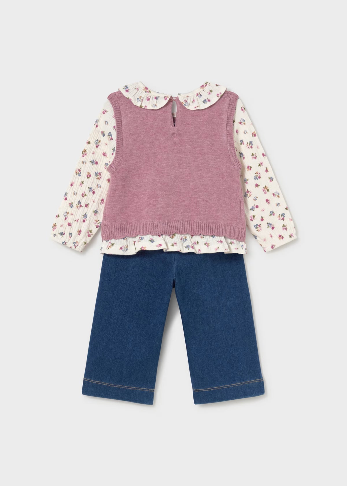 Conjunto pantalón y blusa con chaleco