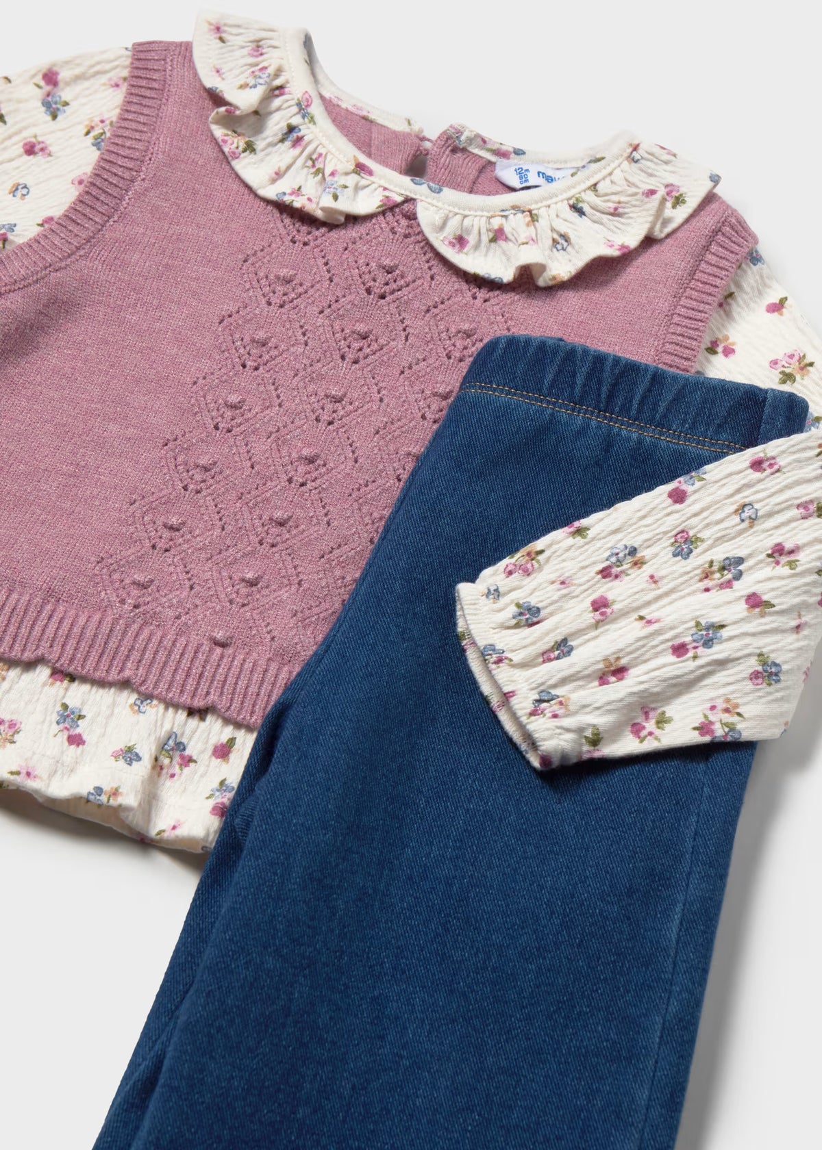 Conjunto pantalón y blusa con chaleco