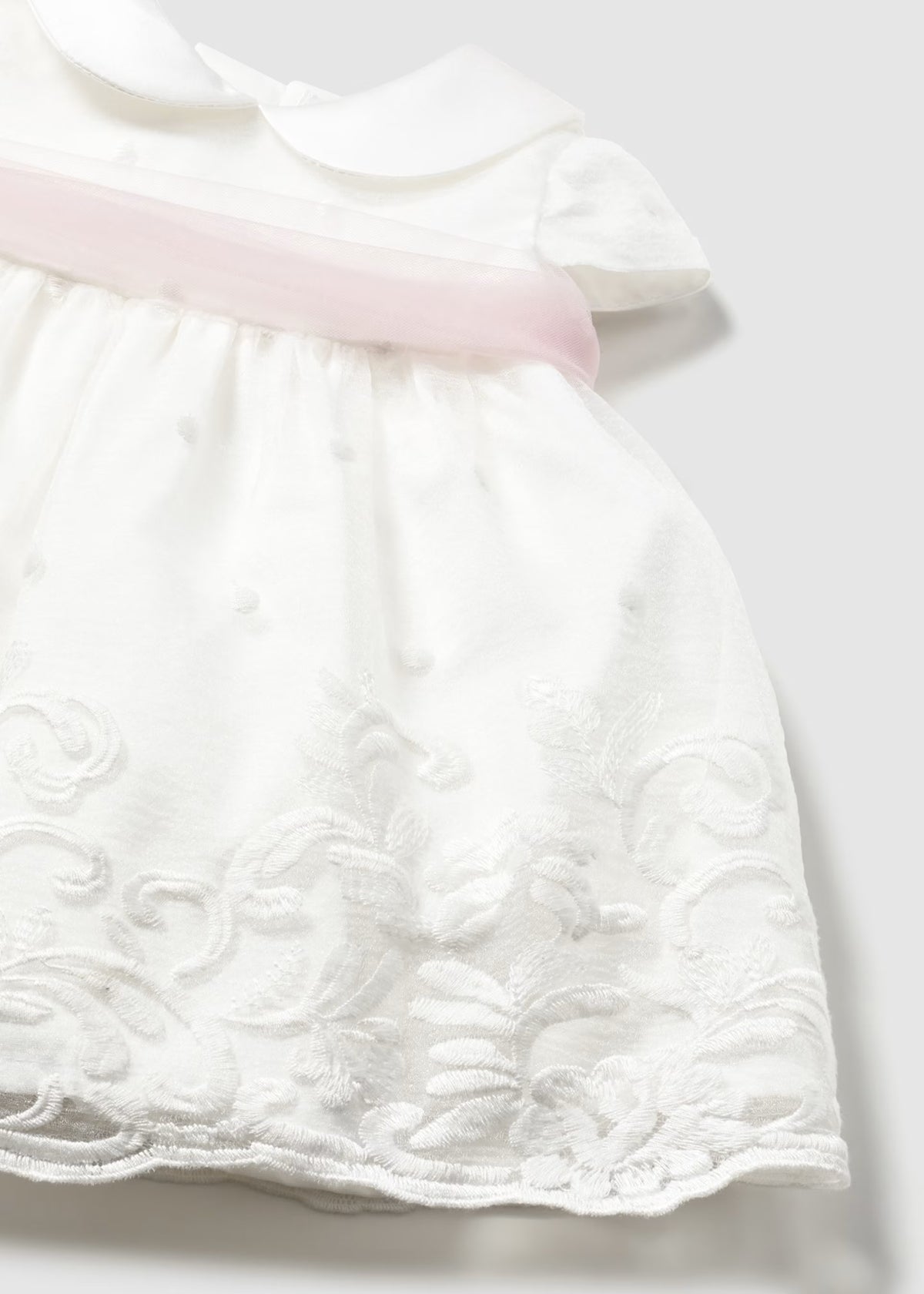 Vestido con fajín ceremonia
